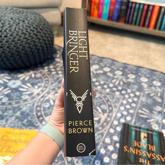 Lightbringer Red Rising Book - Picture 6 of 6